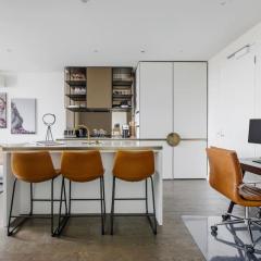 'The Inner Circle' Serene Balcony Abode on Cambridge