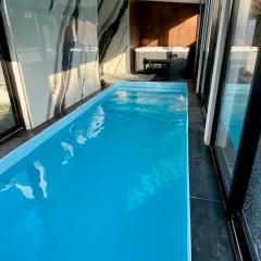 Piscine et jacuzzi Loft ravissant dans une maison basque