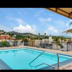Hollywood 2Bed Apt w Rooftop pool & Panoramic View
