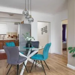 Modern, 2 bedroom apartment near beach!