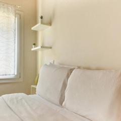 Welc-ōM Golden Apartment