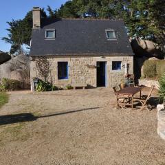 Maison bretonne 50m plage avec jardin et WIFI à TREGASTEL - Réf 413