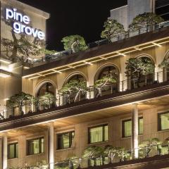 パイングローブ ホテル（Pinegrove Hotel）