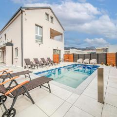 Nice Apartment In Kastel Novi With Wifi