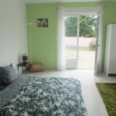 Chambre 20m2 avec salle de bain privée dans maison en bois