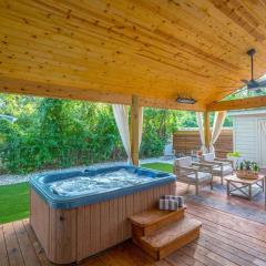 La Belle Vie lovely suite with hot tub & firepit