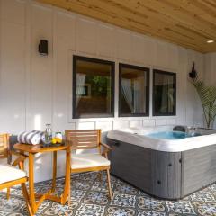 Petit Paradis Studio with hot tub