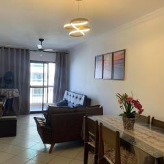 Apto com Varanda e Churrasqueira - 30 m da Praia