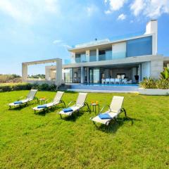Luxury villa by the sea with heated pool