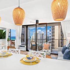 Deluxe 34FL Ocean View, One Block to Waikiki Beach