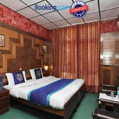 Goroomgo Ankur Lake View Mall Road Nainital - Prime Location with Luxury Room