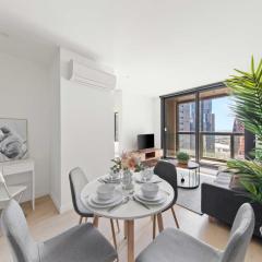 Comfy 2BR Apt Next to Melbourne Central City Views