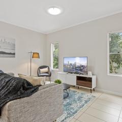 Central Cosy 2-Bed with Pool and near QUT & CBD