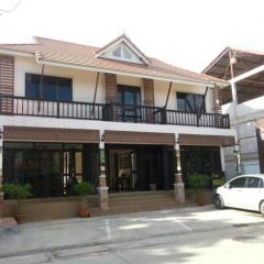 Ponburi Hotel