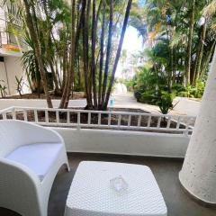 Ocean Front New 2 bedroom apartment right on Kite Beach