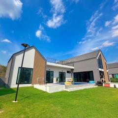 TRE Khaoyai Pool Villa ทรีเขาใหญ่ พูลวิลล่า