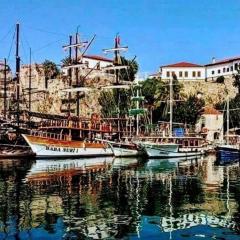 TARİHİ KALEİÇİ MÜTHİŞ KONUM DENİZ YAKINI UYGUN FİYAT huzurlu EV