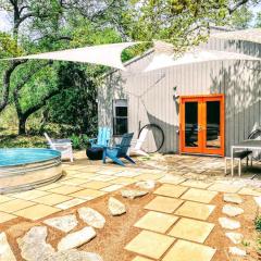 Cozy Cabin w Pvt Heated Pool Under Epic TX Stars