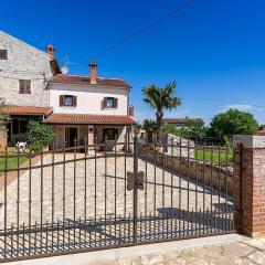 Stone house Graziella Funtana big private Garden