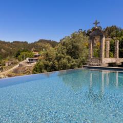 Casa da Capela - House with infinity pool by House and People