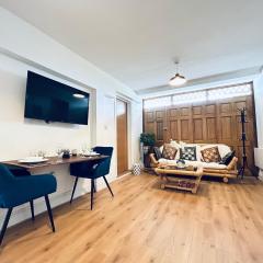 Private 2 Bed - 18 min to Central