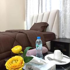 MBZ - Comfortable Room in Unique Flat