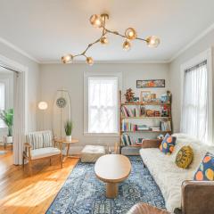 Bright and Pet-Friendly Home 2 Mi to Harvard Square
