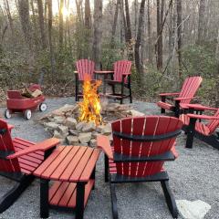 Luxury and Comfort in Lake Lure-Hot Tub-Fire pit cabin