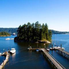 Arrive @ Deep Cove Waterfront Home