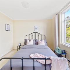 A Comfy & Cozy Apt in Clifton Hill FREE Parking
