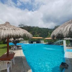 Cabaña rodeada de naturaleza