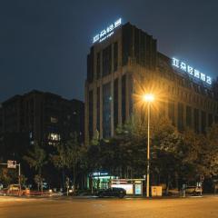 Atour Light Hotel Chengdu Wuhou Shuangnan