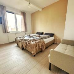 2 Bed Flat - Sleeps 4 - Pets - Parking - Wifi