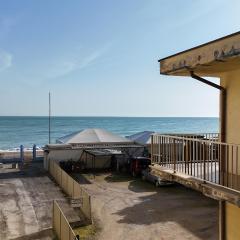 Trilocale centro Marcelli fronte mare - M223