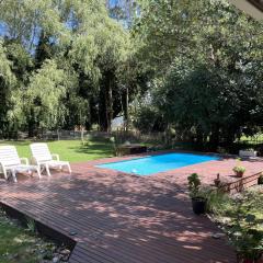 Casa Leo - Casa Con pileta en Zona Acantilados Para 4 PAX - Hola Sur