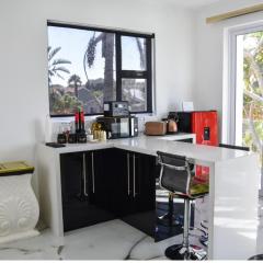 Posh Spot Gold Unit beautiful Beach View Apartment Sleeps 2