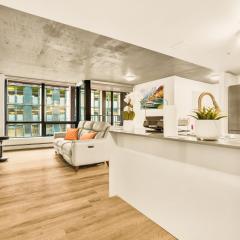Urban Chic: Sleek 2BR in Heart of Vancouver