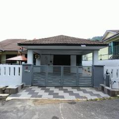 RUMAH MARYAM PRIVATE POOL DI PANTAI BESERAH