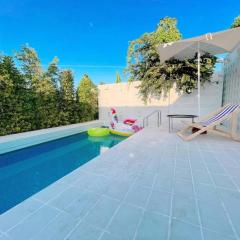 7 Class Pool Villa