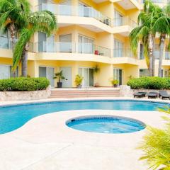 Spacious Apartment with Pool Facing the Ocean in Mazatlán - Marina