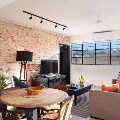 Cozy Apt. w/ Private Balcony & Great Lighting- Romanita 1