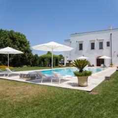Villa Maxima Privacy and Pool - Happy Rentals