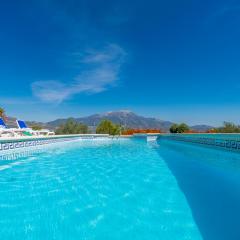 Las Alondras stunning lake views