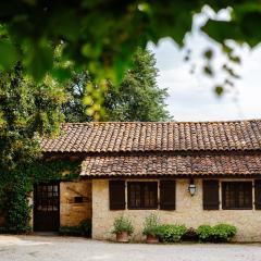 Cosy former bakery house with communal swimming pool