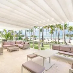 Beach front and beach access at Nueva Romana