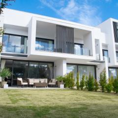 Halo - Gorgeous Town House in San Roque Golf