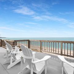 Luxurious Mermaid Inn Beach House: Hot Tub, Game Room, Kayaks