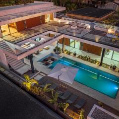 New 6 Bd Modern Home Walk To Beach