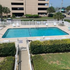 2BR Updated Condo Located across from Beach