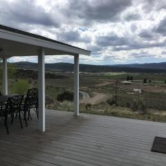 Hilltop Heaven - 5 Star Comfort and Views